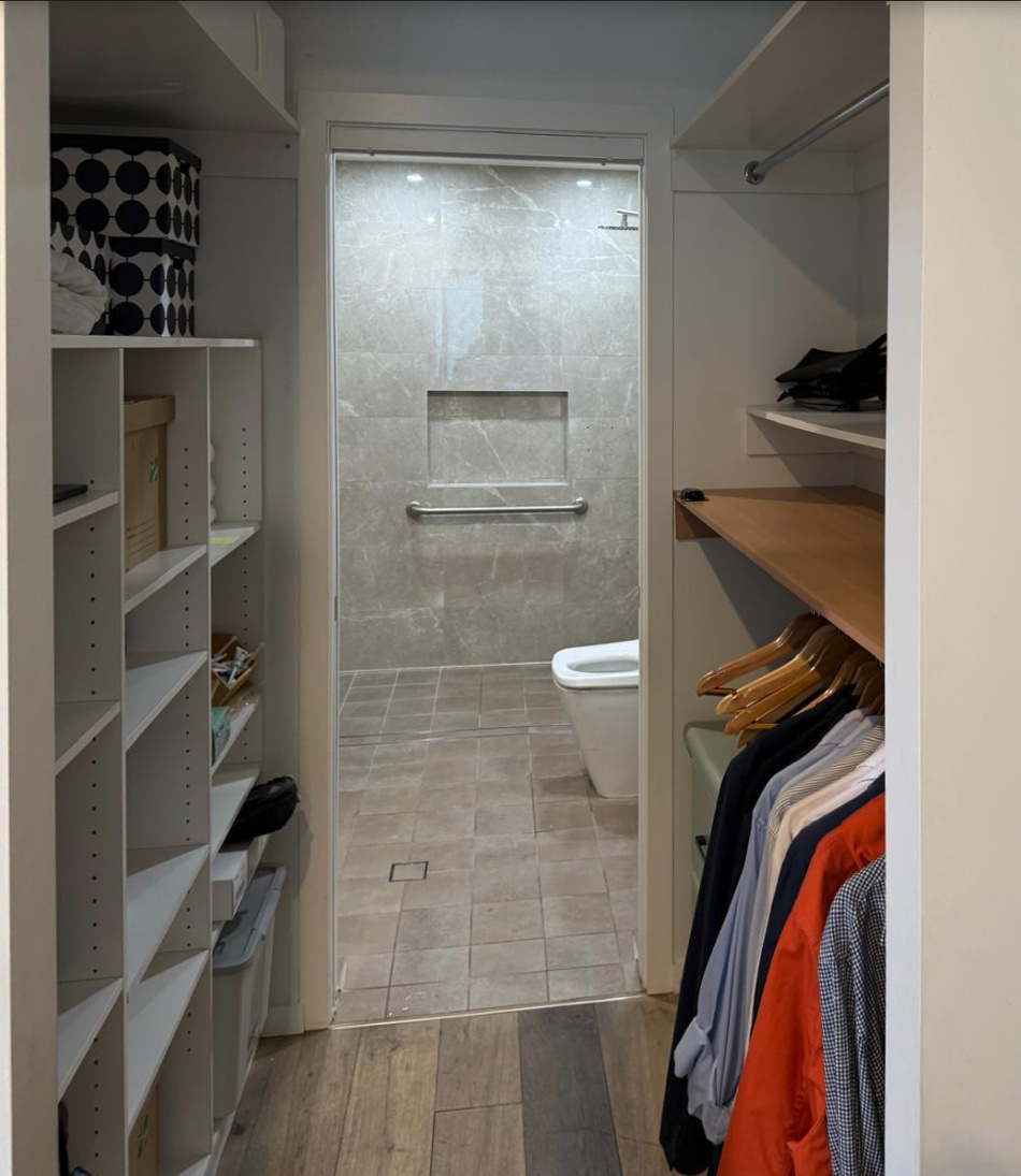 Robe and ensuite